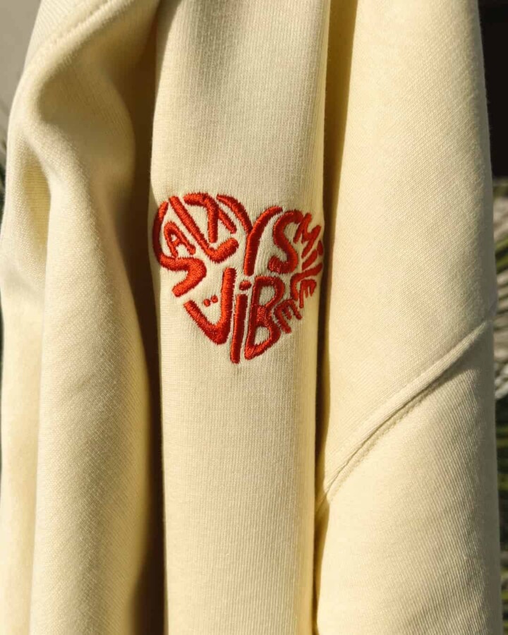 Pull brodé Amour femme